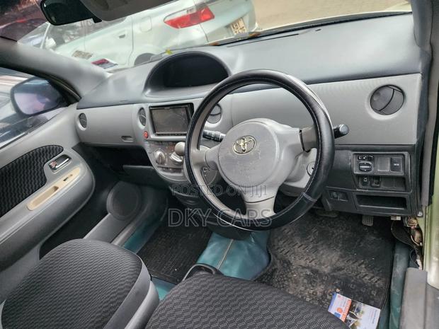 Toyota Sienta 2008 Green
