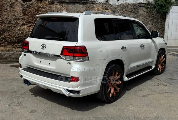 Toyota Land Cruiser 2020 White
