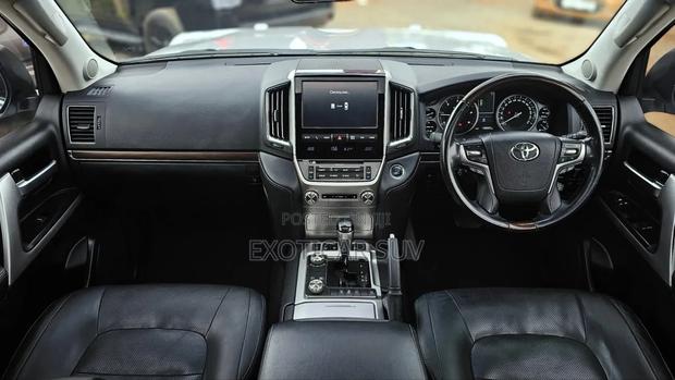 Toyota Land Cruiser 4.5 V8 VXR 2019 Silver
