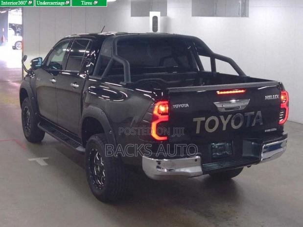 Toyota Hilux 2021 Black