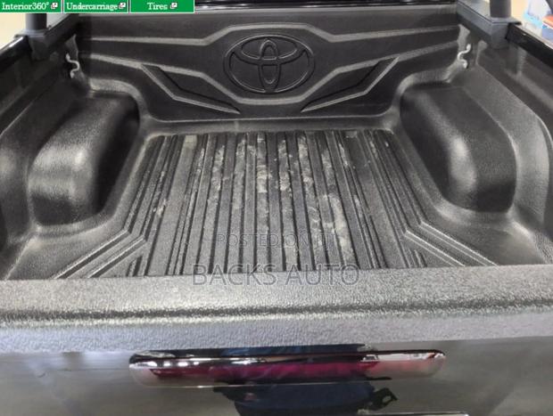 Toyota Hilux 2021 Black