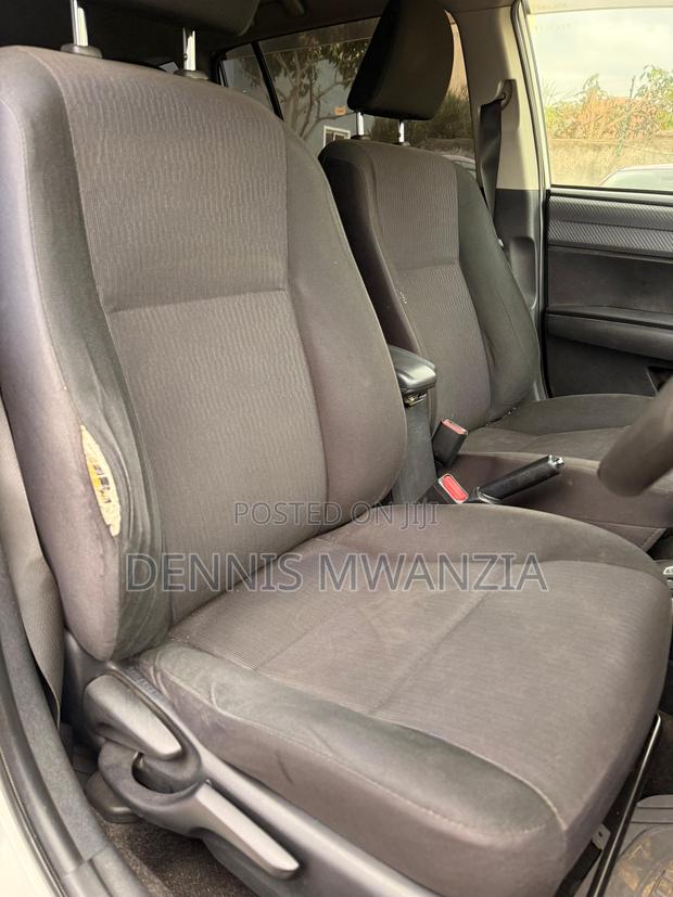 Toyota Corolla Fielder 1.5 Hybrid FWD 2013 White