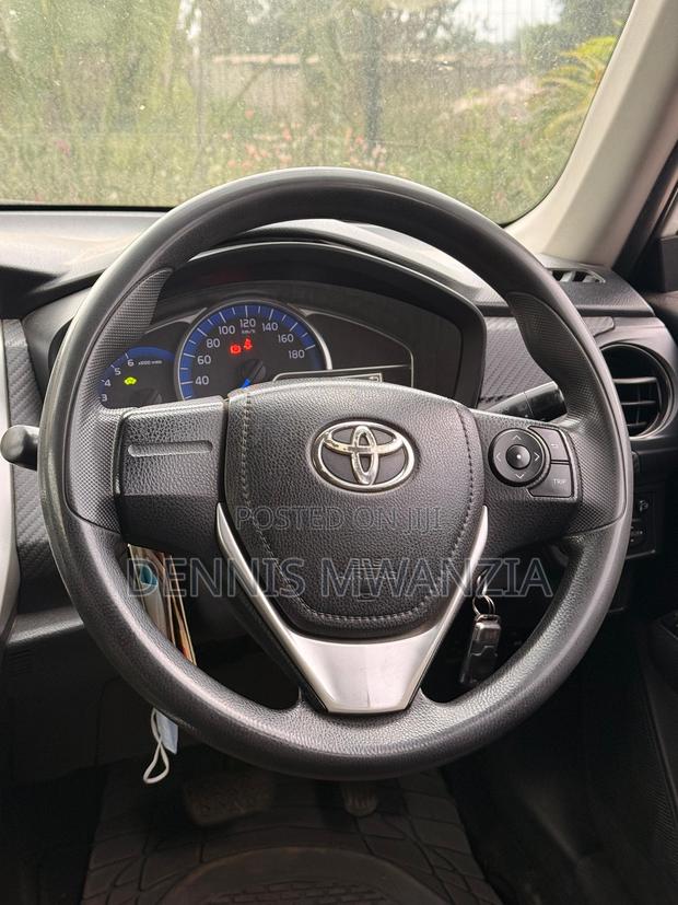 Toyota Corolla Fielder 1.5 Hybrid FWD 2013 White