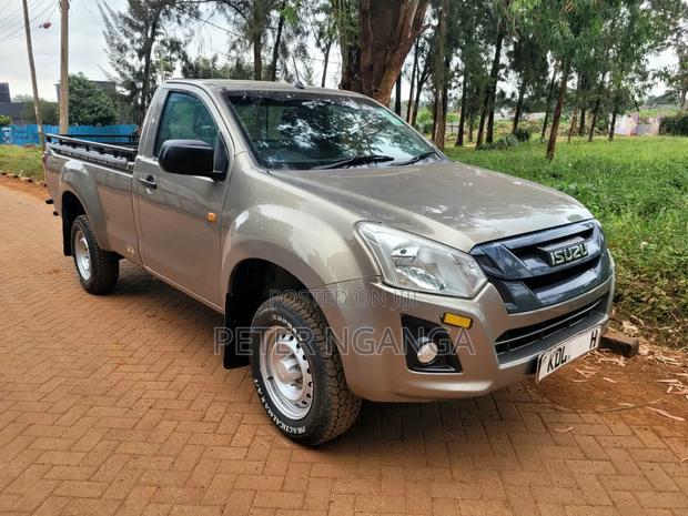 Isuzu D-MAX 2023 Gray