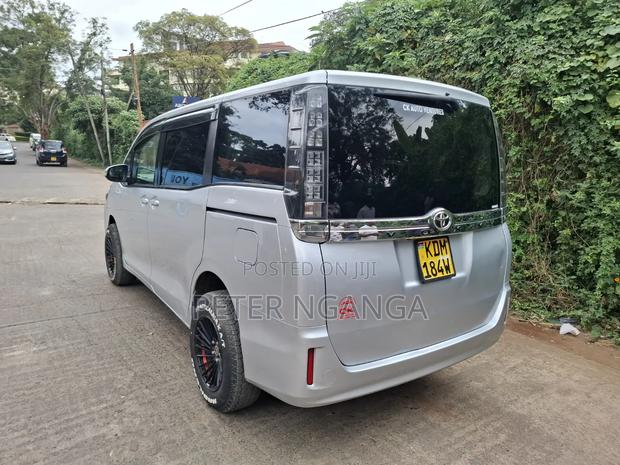 Toyota Noah 2016 Silver