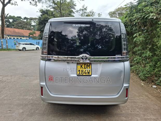 Toyota Noah 2016 Silver