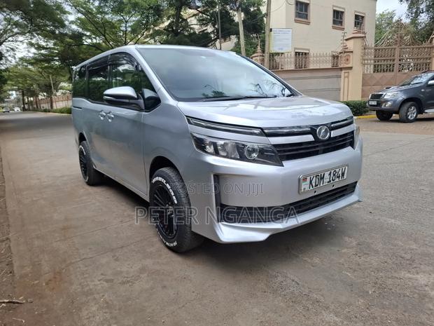 Toyota Noah 2016 Silver