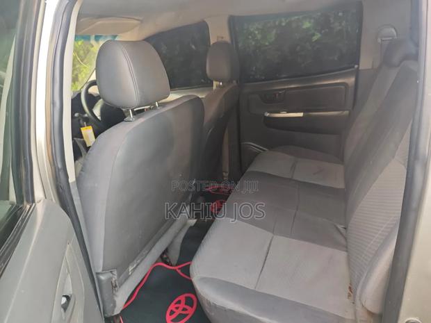 Toyota Hilux 2012 Gold