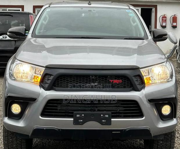 Toyota Hilux 2019 Silver