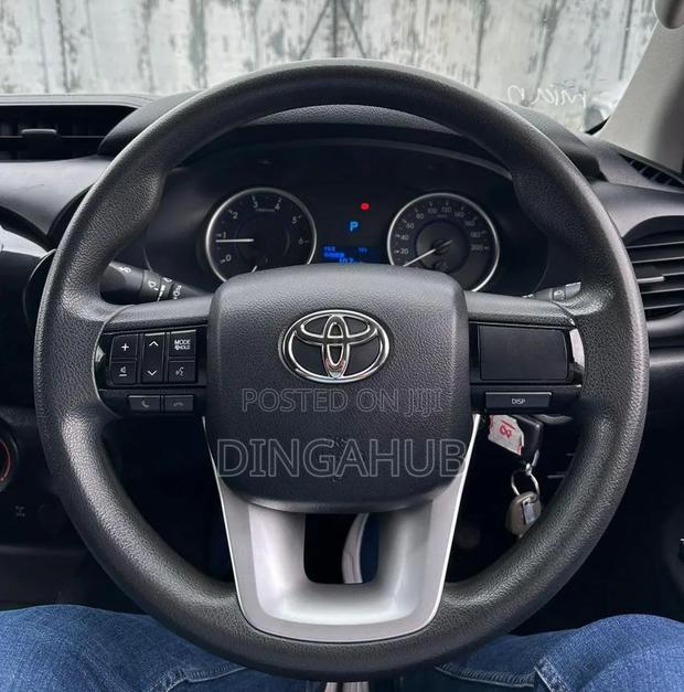 Toyota Hilux 2019 Silver