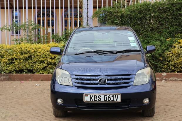 Toyota IST 2005 Blue