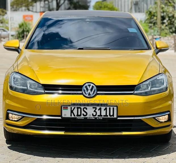 Volkswagen Golf 2017 Gold