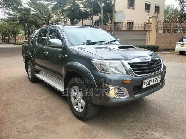 Toyota Hilux 2012 Gray