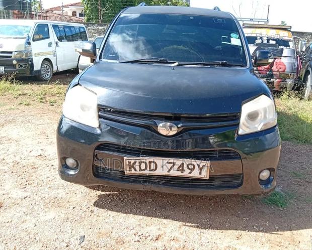 Toyota Sienta 1.5 FWD 2014 Black