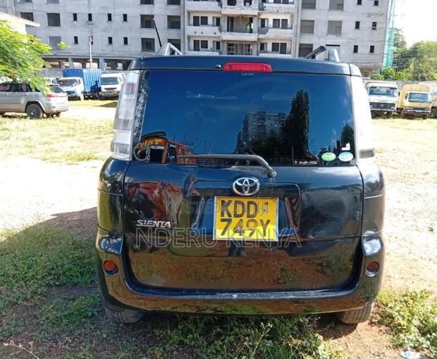 Toyota Sienta 1.5 FWD 2014 Black