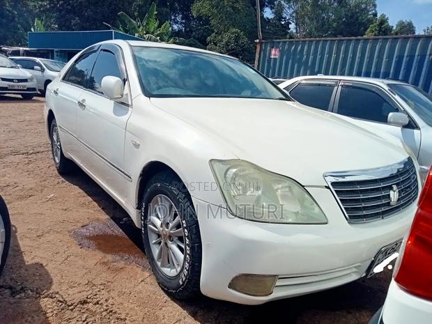 Toyota Crown 2006 White