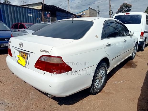 Toyota Crown 2006 White