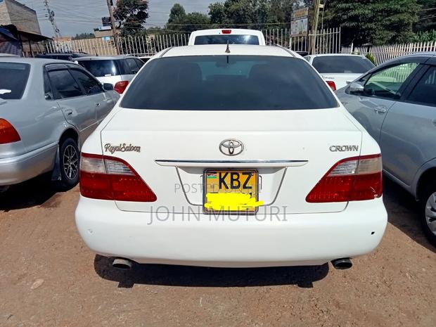 Toyota Crown 2006 White