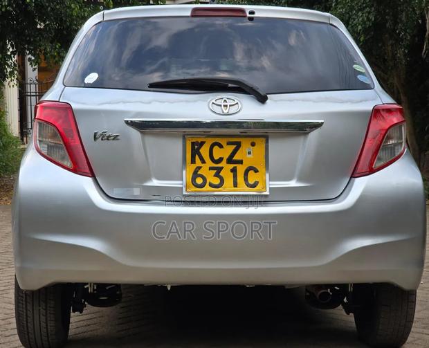 Toyota Vitz 2012 Silver