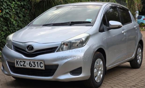 Toyota Vitz 2012 Silver