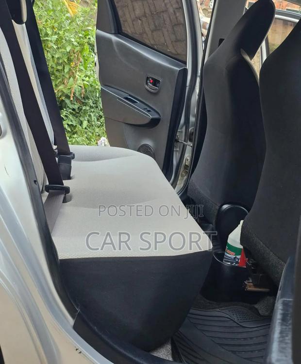 Toyota Vitz 2012 Silver