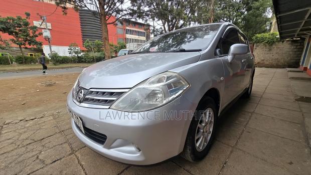 Nissan Tiida 2010 Silver