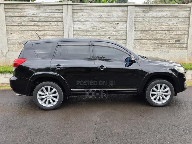 Toyota Vanguard 2011 Black