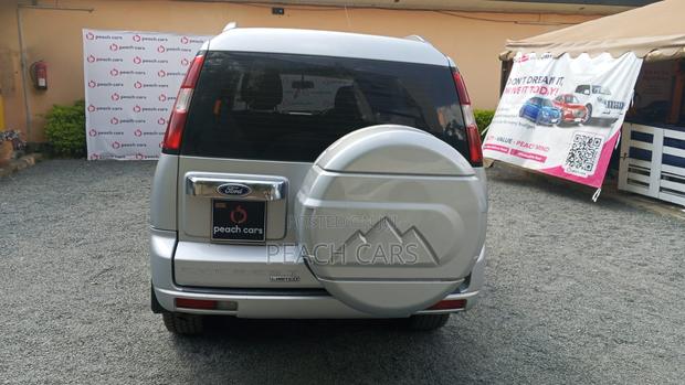 Ford Everest 2011 Silver