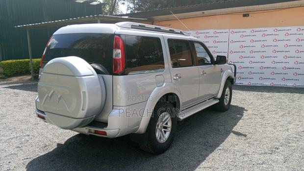 Ford Everest 2011 Silver