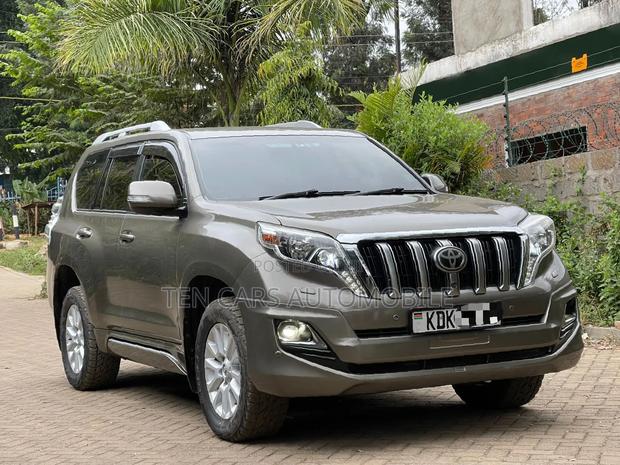 Toyota Land Cruiser Prado 2015 Gray