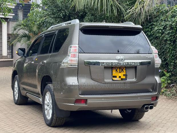 Toyota Land Cruiser Prado 2015 Gray