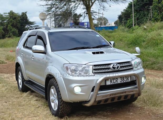 Toyota Fortuner 2011 Silver