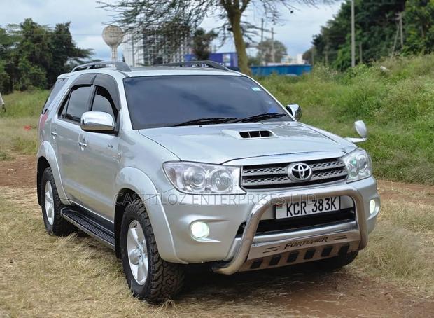 Toyota Fortuner 2011 Silver
