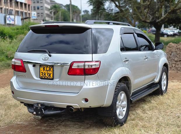 Toyota Fortuner 2011 Silver