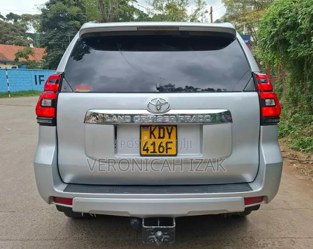 Toyota Land Cruiser Prado 2010 Silver