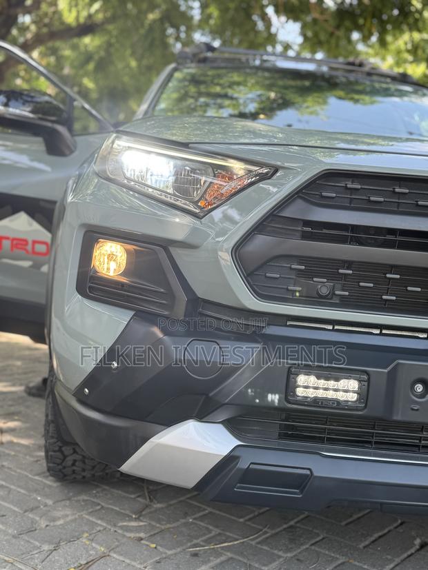 Toyota RAV4 Adventure AWD 2020 Green