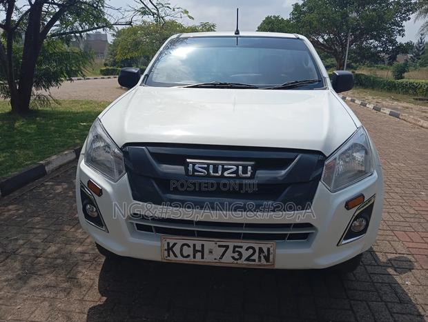 Isuzu D-MAX 2015 White