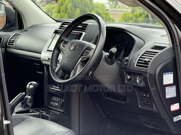 Toyota Land Cruiser Prado 2.8 2021 Black