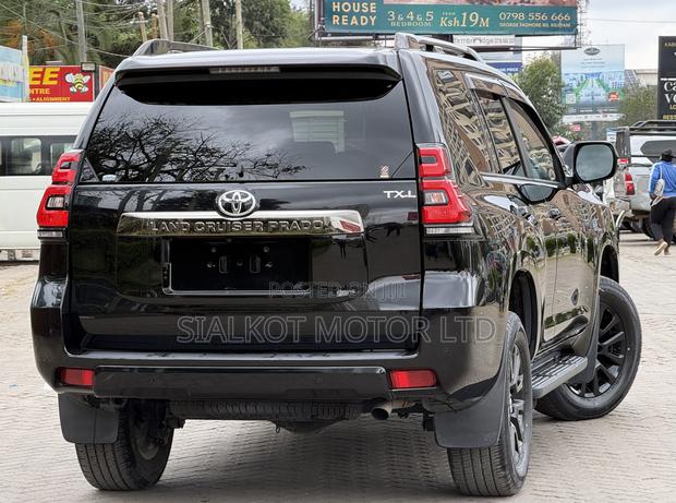 Toyota Land Cruiser Prado 2.8 2021 Black