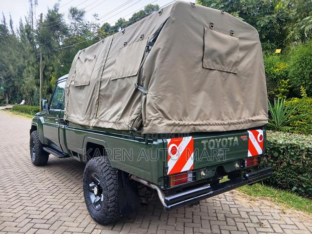 Toyota Land Cruiser 79 Series 2021