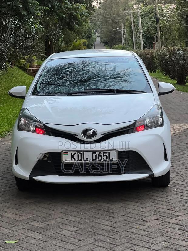 Toyota Vitz 2015 Pearl