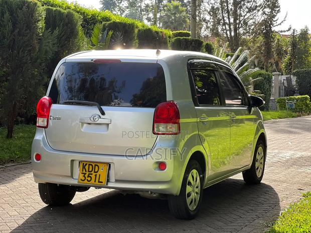 Toyota Porte 2014 Silver