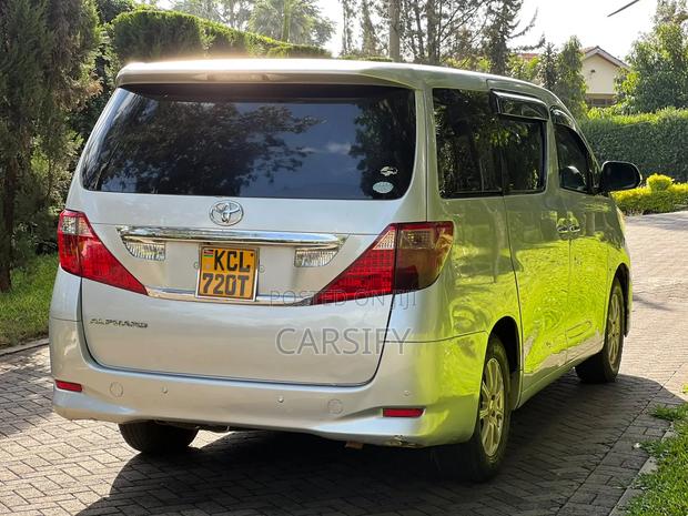 Toyota Alphard 2010 Silver