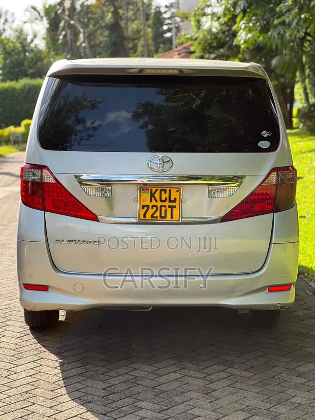 Toyota Alphard 2010 Silver