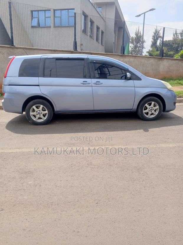 Toyota ISIS 2007 Blue