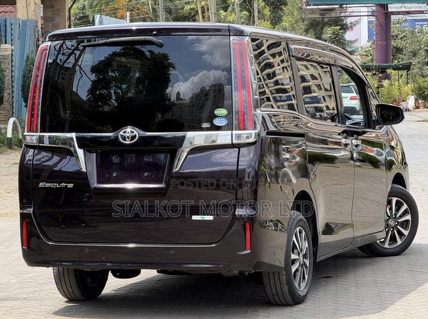 Toyota Esquire 2.0 FWD (7 seater) 2019 Purple
