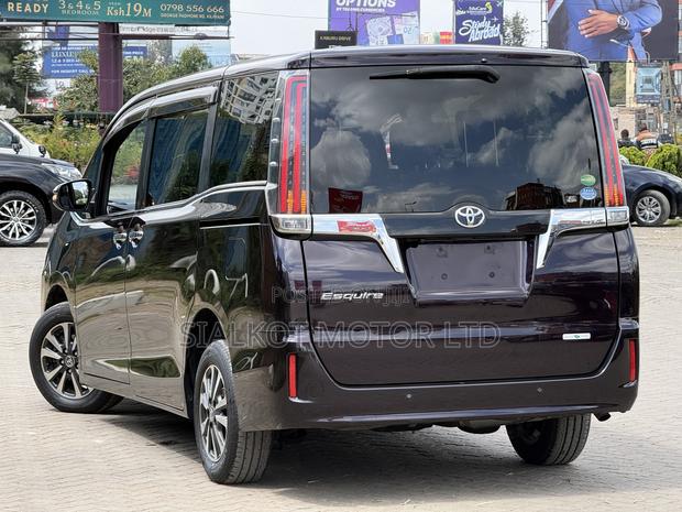 Toyota Esquire 2.0 FWD (7 seater) 2019 Purple