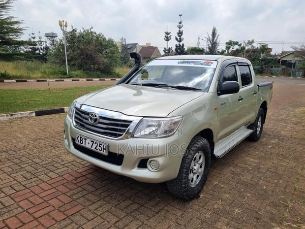 Toyota Hilux 2012 Gold