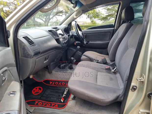 Toyota Hilux 2012 Gold