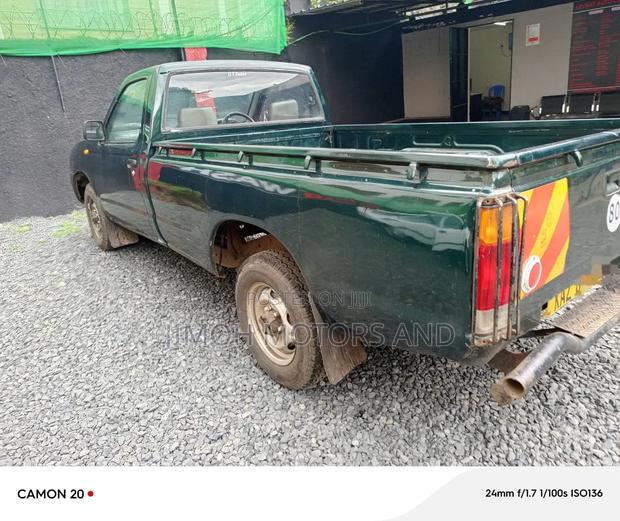 Nissan Hardbody 2015 Green